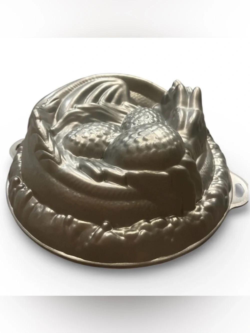 Thinkgeek game of thrones Sleeping Dragon w/Eggs Cake Mold Or Gelatin Mold